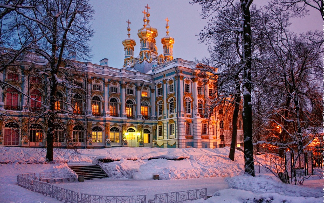 Зимний вечер света в Царском селе в Санкт-Петербурге